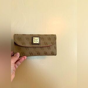 Dooney & Bourke wallet